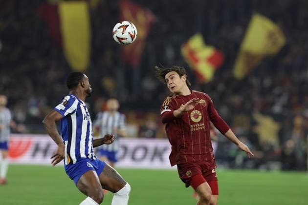 EFA Europa League Knockout Phase Playoff - Second Leg between AS Roma vs Porto Roma™s Argentinian forward Paulo Dybala challenges for the ball with Porto s Brazilian defender Otavio during UEFA Europa League Knockout Phase Playoff - Second Leg between AS Roma vs Porto at Olimpico stadium on February 20, 2025 in Rome, Italy. ABPH9842 Copyright: xAntonioxBalascox