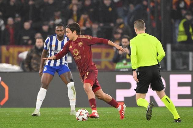 Romaâ??s Paulo Dybala during the UEFA Europa League 2024-2025 football match between AS Roma vs FC Porto at the Olympic Stadium in Rome on February 20, 2025.  Copyright: xFabrizioxCorradetti IPAxSportx xipa-agency.netx xx IPA_54332894 IPA_Agency_IPA54332894