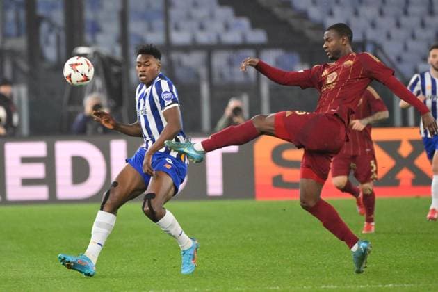 Romaâ??s Evan Ndicka and Portoâ??s Samu Omorodion during the UEFA Europa League 2024-2025 football match between AS Roma vs FC Porto at the Olympic Stadium in Rome on February 20, 2025.  Copyright: xFabrizioxCorradetti IPAxSportx xipa-agency.netx xx IPA_54332896 IPA_Agency_IPA54332896