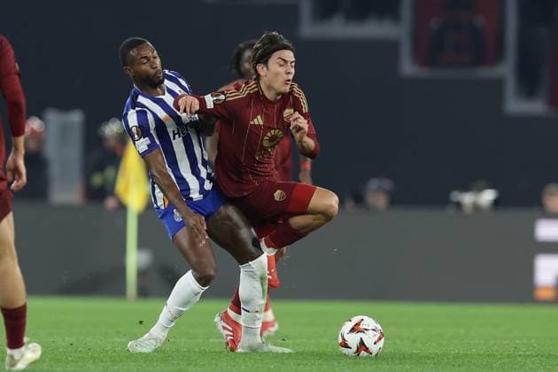 EFA Europa League Knockout Phase Playoff - Second Leg between AS Roma vs Porto Porto s Brazilian defender Otavio challenges for the ball with Roma™s Argentinian forward Paulo Dybala during UEFA Europa League Knockout Phase Playoff - Second Leg between AS Roma vs Porto at Olimpico stadium on February 20, 2025 in Rome, Italy. ABPH0305 Copyright: xAntonioxBalascox