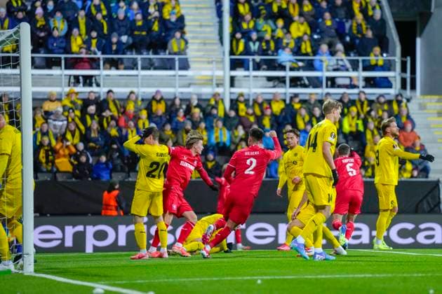 Football, European League Bodo Glimt Twente Bodo 20250220 Twente cheers after an own goal by Fredrik Sjovold during the European League football match between Bodo Glimt and Twente at Aspmyra Stadium Photo Fredrik Varfjell NTB Bodo Norge EDITORIAL USE ONLY RESTRICTED USE FOR BETTING COMPANIES  Copyright: xFredrikxVarfjellx xNTBx