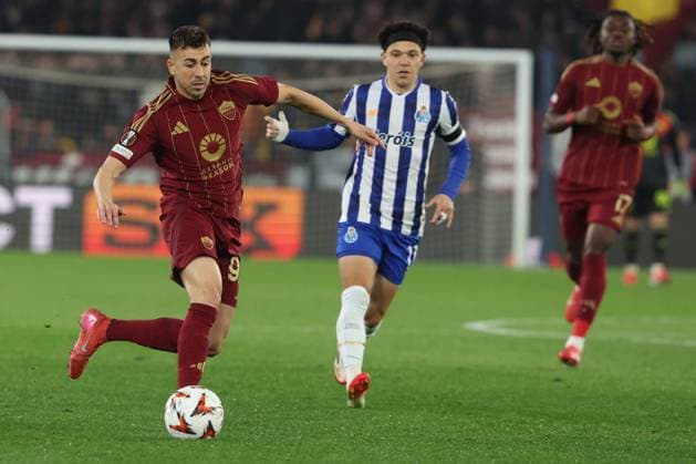 Football: UEFA EUROPE LEAGUE 2024 2025 - play off - AS ROMA vs FC PORTO on February 20, 2025 at Olympic Stadium in Rome Rome, Italy 20.02.2025 : Stephan El Shaarawy of Roma, Pepe of Porto seen in action during Uefa Europe League 2024-2025 football match, play-off, AS Roma vs FC Porto at Olympic stadium in Rome. Rome Olympic stadium italy italy Copyright: xmarcoxiacobucci