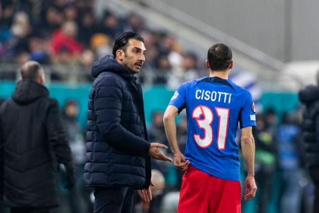 Thu 20 February, UEFA Europa League, League Knockout phase play-offs 2nd leg, National Arena, Bucharest, FCSB vs PAOK Coach Elias Charalambous talks with 31 Cisotti