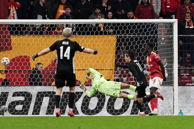 ISTANBUL - Seiya Maikuma of AZ Alkmaar scores the 0-1 during the Europa League playoff match between Galatasaray SK and AZ Alkmaar at the Ali Sami Yen Spor Kompleksi stadium on Feb. 20, 2025 in Istanbul, Turkey. ANP UEFA Europa League 2024 25 League Knockout Play-off Second Leg 2024 25 xVIxANPxSportx xxANPxIVx 520457306 originalFilename: 520457306.jpg
