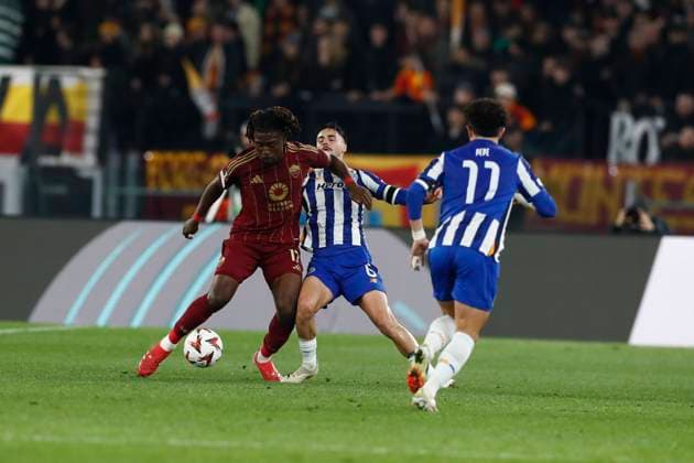 February 20, 2025, Rome, Lazio, Italy: RomaÃ¢â‚¬â ¢s Kone Soule Malvano and Porto s Stephen Eustaquio during the UEFA Europa League 2024 25 Knockout Playoff PhaseLeg 2 match between AS Roma and FC Porto at Stadio Olimpico on February 20, 2025 in Rome, Italy Rome Italy - ZUMAl131 20250220_zsp_l131_015 Copyright: xCiroxDexLucax