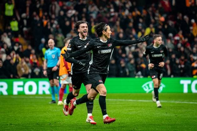 776280048 Troy Parrott of AZ Alkmaar celebrates his teams first goal during the match. Galatasaray and AZ Alkmaar faced each other in the UEFA Europa League; the match took place at Rams Park on February 20, 2025 Istanbul Istanbul Turkey Copyright: xYagizxGurtugx