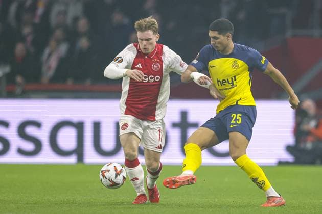 AMSTERDAM , 20-02-2025 , JohanCruijff Arena , season 2024 2025 , Europa League football , match second leg between Ajax and Union Saint Gilloise Ajax player Oliver Valaker Edvardsen and Union Saint-Gilloise player Anan Khalaili Ajax - Union Saint Gilloise  x27956672x Copyright: