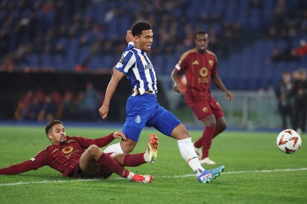 Football: UEFA EUROPE LEAGUE 2024 2025 - play off - AS ROMA vs FC PORTO on February 20, 2025 at Olympic Stadium in Rome Rome, Italy 20.02.2025 : Devyne Rensch of Roma, Danny Namaso of Porto seen in action during Uefa Europe League 2024-2025 football match, play-off, AS Roma vs FC Porto at Olympic stadium in Rome. Rome Olympic stadium italy italy Copyright: xmarcoxiacobucci