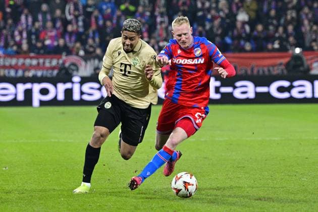 L-R Matheus Saldanha (Ferencvaros) and Vaclav Jemelka (Plzen) in action during the UEFA Europa League, 2nd round match: FC Viktoria Plzen vs Ferencvaros Budapest, in Pilsen, Czech Republic, on February 20, 2025. (CTKxPhoto VitxSimanek) CTKPhotoP2025022008869  CTKPhotoP2025022008869