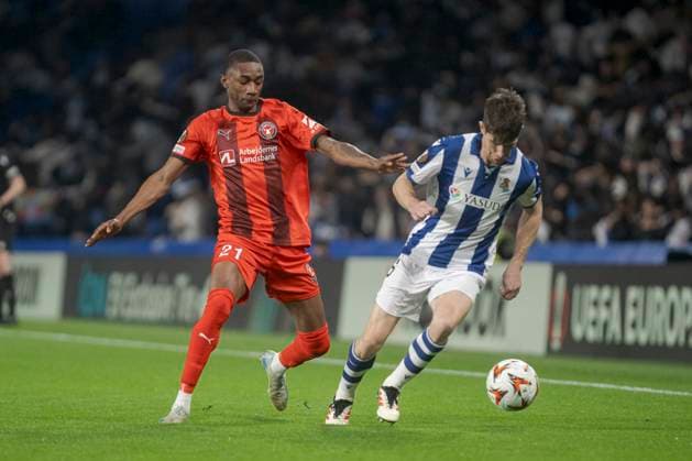 UEFA Europa League Aritz Elustondo of Real Sociedad vies for the ball with Denil Castillo of Midtjylland Europa League 2024 25 League Knockout phase play-offs 2nd leg match between Real Sociedad and Midtjylland at Reale Arena. Donostia - San Sebastian. (Basque Country). February 20, 2025. (Gari Garaialde Bostok Photo) Donostia - San Sebastian Gipuzkoa Spain Editorial Use Only  Copyright: xGarikoitzxGaraialdex xBostokxPhotox Bostok Photo GarixGaraialdex GG2502200057