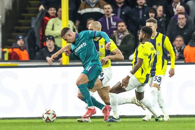 Anderlecht s Thorgan Hazard pictured in action during a soccer match between Belgian RSC Anderlecht and Turkish Fenerbahce SK, on Thursday 20 February 2025 in Brussels, the return leg of the Knockout phase play-offs of the UEFA Europa League competition. BRUNOxFAHY  x112909829x