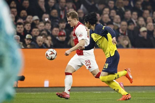 AMSTERDAM - (l-r) Christian Rasmussen of Ajax, Koki Machida of Royale Union Saint-Gilloise during the Europa League playoff match between Ajax Amsterdam and Union SG at the Johan Cruijff ArenA on Feb. 20, 2025 in Amsterdam, Netherlands. ANP MAURICE VAN STEEN UEFA Europa League 2024 25 League Knockout Play-off Second Leg 2024 25 xVIxANPxSportx xxANPxIVx 520468315 originalFilename: 520468315.jpg