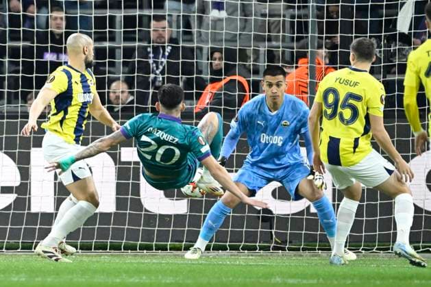 RSC Anderlecht v Fenerbahce - UEFA Europa League ANDERLECHT, BELGIUM - FEBRUARY 20 : Vazquez Luis forward of RSC Anderlecht in action during the UEFA Europa League 2024 25 knockout phase play-off match second leg between RSC Anderlecht and Fenerbahce on February 20, 2025 in Anderlecht, Belgium, 20 02 2025 Anderlecht Belgium  Copyright: xNicoxVereeckenx
