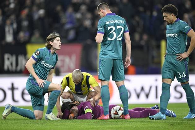 RSC Anderlecht v Fenerbahce - UEFA Europa League ANDERLECHT, BELGIUM - FEBRUARY 20 : Coosemans Colin goalkeeper of RSC Anderlecht injured during the UEFA Europa League 2024 25 knockout phase play-off match second leg between RSC Anderlecht and Fenerbahce on February 20, 2025 in Anderlecht, Belgium, 20 02 2025 Anderlecht Belgium  Copyright: xNicoxVereeckenx