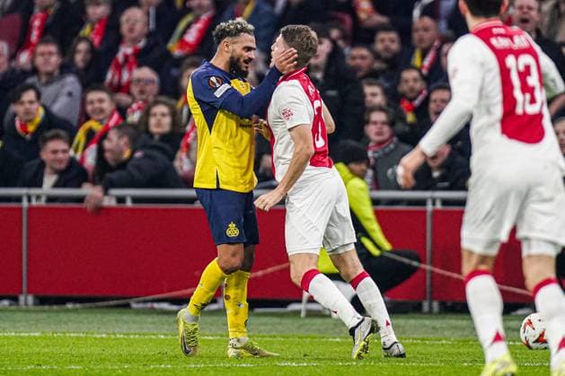 Sport Bilder des Tages 2025-02-20 AFC Ajax v R. Union Saint-Gilloise - UEFA Europa League 2024 25 League Knockout Play-off Second Leg AMSTERDAM, NETHERLANDS - FEBRUARY 20: Sofiane Boufal of R. Union Saint-Gilloise, Anton Gaaei of AFC Ajax fighting during the UEFA Europa League 2024 25 League Knockout Play-off Second Leg match between AFC Ajax and R. Union Saint-Gilloise at Johan Cruijff Arena on February 20, 2025 in Amsterdam, Netherlands. Amsterdam Johan Cruijff Arena Netherlands Content not available for redistribution in The Netherlands directly or indirectly through any third parties. Copyright: xJorisxVerwijstx