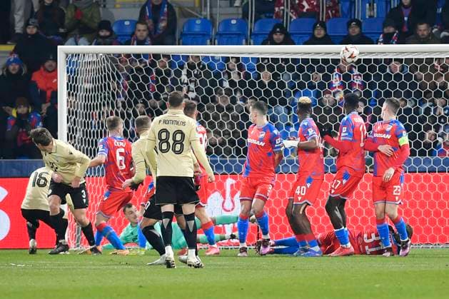 Philippe Rommens of Ferencvaros hits the crossbar from a direct kick during the UEFA Europa League, 2nd round match: FC Viktoria Plzen vs Ferencvaros Budapest, in Pilsen, Czech Republic, on February 20, 2025. (CTKxPhoto MiroslavxChaloupka) CTKPhotoP2025022009550  CTKPhotoP2025022009550