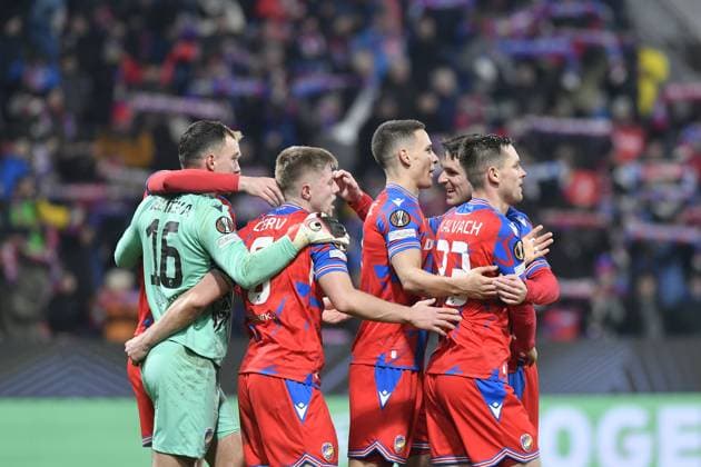 Plzen players celebrate their victory in the UEFA Europa League, 2nd round match: FC Viktoria Plzen vs Ferencvaros Budapest, in Pilsen, Czech Republic, on February 20, 2025. (CTKxPhoto MiroslavxChaloupka) CTKPhotoP2025022009648  CTKPhotoP2025022009648