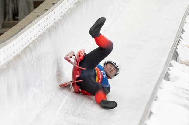 Sport Themen der Woche KW08 Sport Bilder des Tages photographer: FIL Michael Kristen 21.02.2025 9. FIL Eberspächer Luge World Cup, Yanqing National Sliding Center (CHN), WC China, training, picture: a crash from Qingxiu Wang (CHN)