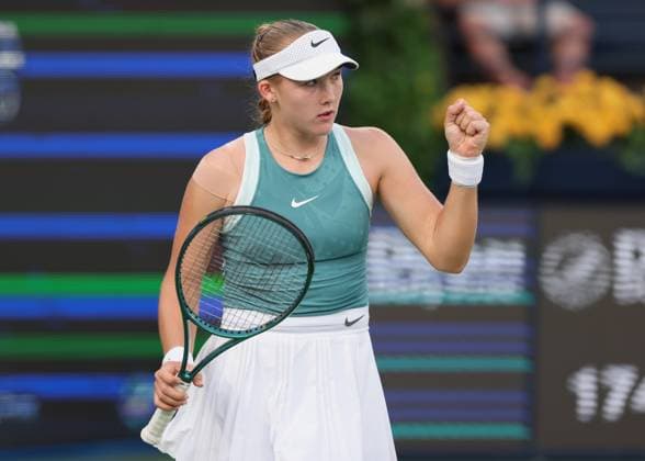 Mirra Andreeva macht die Faust und jubelt, Jubel, Freude, Emotion, Dubai Duty Free Tennis Championships, Dubai, U.A.E. Copyright: xJuergenxHasenkopfx