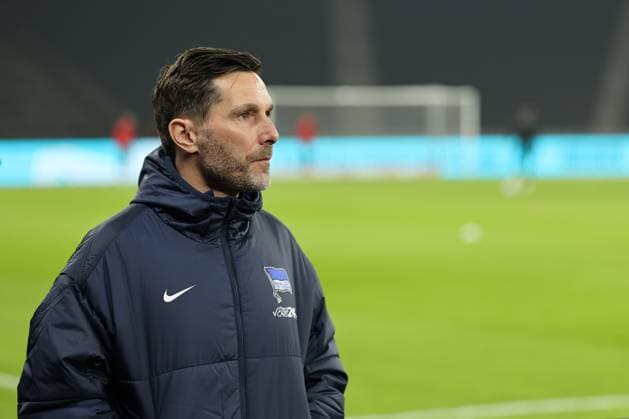 2. Fußball Bundesliga Hertha BSC - 1. FC Nürnberg Trainer Stefan Leitl (Hertha BSC Berlin), während der Begegnung in der 2. Fußball Bundesliga Hertha BSC - 1. FC Nürnberg in Berlin, Olympiastadion, am 21.02.2025. DFB regulations prohibit any use of photographs as image sequences and or quasi video. Copyright: xBEAUTIFULxSPORTS Frankex