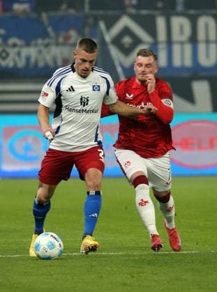 21.02.2025, xmohx, Fussball 2.Bundesliga, Hamburger SV - 1.FC Kaiserslautern v.l. Miro Muheim (Hamburger SV), Marlon Ritter (1. FC Kaiserslautern) (DFL DFB REGULATIONS PROHIBIT ANY USE OF PHOTOGRAPHS as IMAGE SEQUENCES and or QUASI-VIDEO) Hamburg