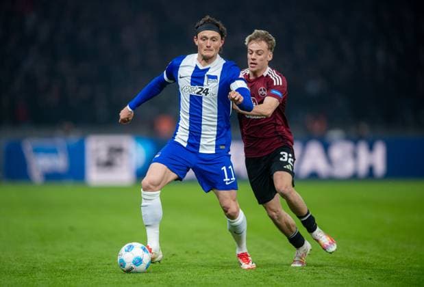 Fussball, Herren, Saison 2024 2025, 2. Bundesliga (23. Spieltag), Hertha BSC - 1. FC Nürnberg, v.l. Fabian Reese (Hertha BSC), Tim Janisch (Nürnberg), 21.02. 2025,