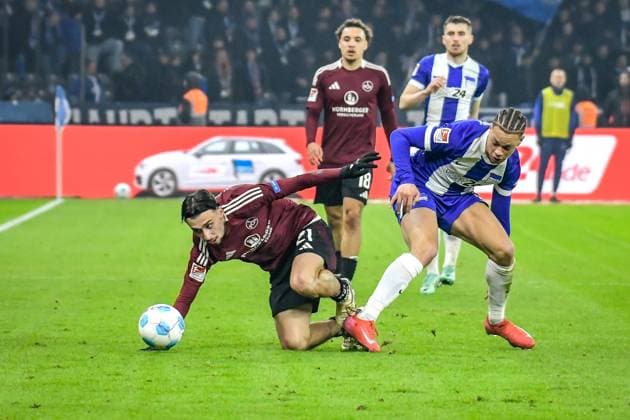 Fussball 2.Bundesliga, Hertha BSC Berlin - 1.FC Nürnberg 21.02.2025, xdanx, Fussball 2.Bundesliga, Hertha BSC Berlin - 1.FC Nürnberg v.l. Berkay YÄ±lmaz (1.FC Nuernberg 21)Derry Scherhant (Hertha BSC 39),Zweikampf, Duell, Kampf, tackle (DFL DFB REGULATIONS PROHIBIT ANY USE OF PHOTOGRAPHS as IMAGE SEQUENCES and or QUASI-VIDEO) Daniel Lakomski Mix1 Berlin Olympiastadion Berlin Deutschland (DEU)