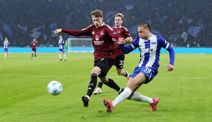 Tim Drexler, Derry Scherhant Zweikampf Spielszene Aktion Fußball Fussball DFL 2.Bundesliga Herren 23. Spieltag Saison 2024 2025 21.02.2025 Hertha BSC Berlin vs. 1.FC Nürnberg FCN DFL regulations prohibit any use of photographs as image sequences and or quasi-video
