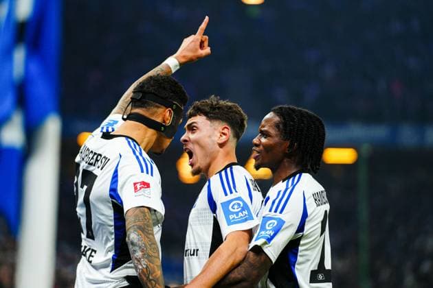 Torjubel Hamburger SV nach Tor zum 1:0 Davie Selke (Hamburger SV, 27) GER, Hamburger SV vs. 1. FC Kaiserslautern, Fussball, 2. Bundesliga, Spieltag 23, Saison 2024 2025, 21.02.2025 DFL REGULATIONS PROHIBIT ANY USE OF PHOTOGRAPHS AS IMAGE SEQUENCES AND OR QUASI-VIDEO GER, Hamburger SV vs. 1. FC Kaiserslautern, Fussball, 2. Bundesliga, Spieltag 23, Saison 2024 2025, 21.02.2025 Hamburg
