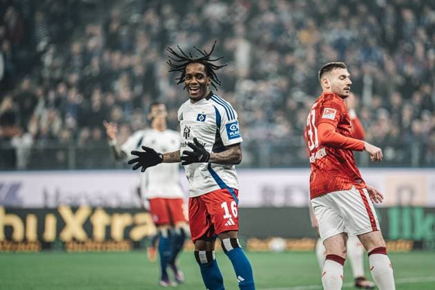 Fußball Männer Saison 2024 2025 2. Fußball-Bundesliga 23. Spieltag Hamburger SV vs. 1. FC Kaiserslautern 21.02.2025 Adedire Mebude ( 16, HSV) ärgert sich Hamburg Volksparkstadion Hamburg Deutschland