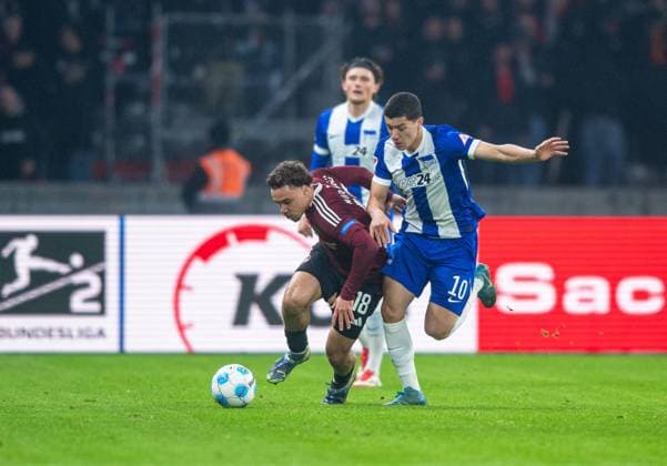 Fussball, Herren, Saison 2024 2025, 2. Bundesliga (23. Spieltag), Hertha BSC - 1. FC Nürnberg, v.l. Rafael Lubach (Nürnberg), Ibrahim Maza (Hertha BSC), 21.02. 2025,