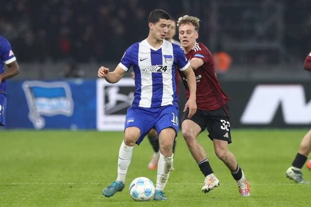 21.02.2025, xtgx, Fussball - 2.Bundesliga, Hertha BSC Berlin - 1.FC Nuernberg emspor, v.l. Ibrahim Maza (Hertha, 10), Tim Janisch (Nuernberg, 32) Zweikampf, Duell, Kampf, tackle (DFL DFB REGULATIONS PROHIBIT ANY USE OF PHOTOGRAPHS as IMAGE SEQUENCES and or QUASI-VIDEO) Berlin