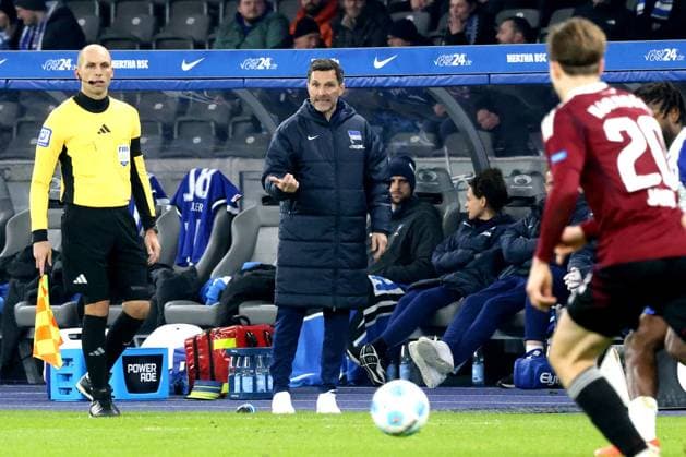 DEU, DFL, 2. FBL, Hertha BSC vs. 1.FC Nuernberg, 21.02.2025, Berliner Olympiastadion, Berlin, DEU, DFL, 2. FBL, Hertha BSC vs. 1.FC Nuernberg, im Bild Cheftrainer Stefan Leitl (Hertha BSC Berlin) DFL - regulations prohibit any use of Photographs as image sequences and or quasi-video Foto: Juergen Engler nordphoto GmbH nordphotoxGmbHx xEngler nph00076