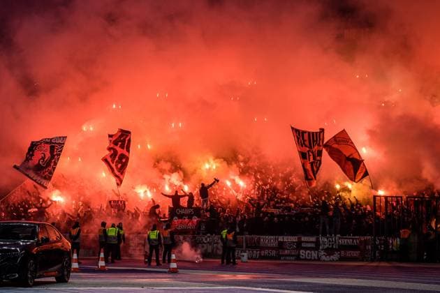 Fussball 2.Bundesliga, Hertha BSC Berlin - 1.FC Nürnberg 21.02.2025, xdanx, Fussball 2.Bundesliga, Hertha BSC Berlin - 1.FC Nürnberg v.l. Fans, Stimmung, Schals, Fahnen, Besucher, Trikots, Ultras, Nuernberg,zuenden Pyrotechnik, Bengalos, Rauch (DFL DFB REGULATIONS PROHIBIT ANY USE OF PHOTOGRAPHS as IMAGE SEQUENCES and or QUASI-VIDEO) Daniel Lakomski Mix1 Berlin Olympiastadion Berlin Deutschland (DEU)