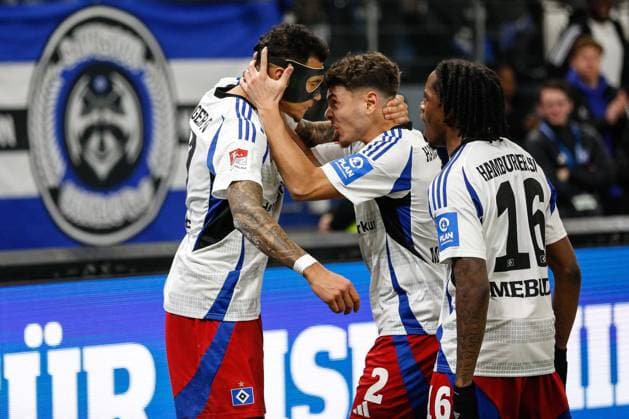 1:0 Davie Selke William Mikelbrencis Adedire Mebude ( HSV ) Jubel Deutschland , Hamburg , Volksparkstadion , Fussball , 2 . Bundesliga , Hamburger SV - 1 FC Kaiserslautern