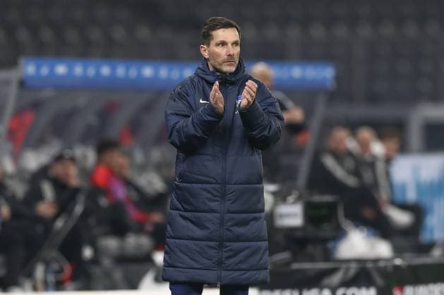 21.02.2025, xtgx, Fussball - 2.Bundesliga, Hertha BSC Berlin - 1.FC Nuernberg emspor, v.l. Stefan Leitl (Hertha, Trainer) gibt Anweisungen, gestikuliert mit den Armen, gesticulate, gives instructions (DFL DFB REGULATIONS PROHIBIT ANY USE OF PHOTOGRAPHS as IMAGE SEQUENCES and or QUASI-VIDEO) Berlin