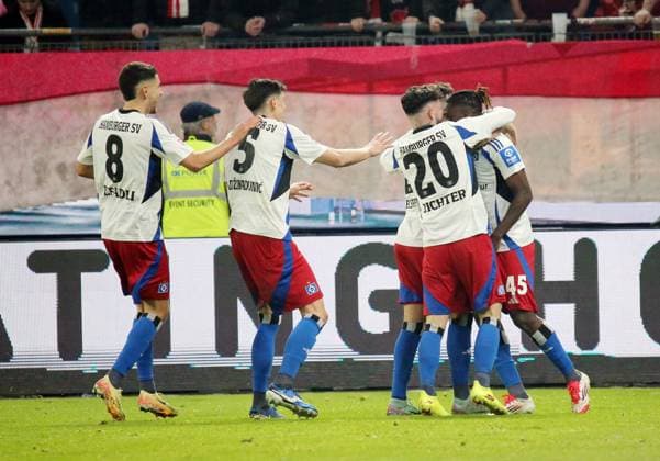 21.02.2025, xmohx, Fussball 2.Bundesliga, Hamburger SV - 1.FC Kaiserslautern v.l. Fabio Balde (Hamburger SV) celebrate the goal, Der Torjubel zum 3:0 (DFL DFB REGULATIONS PROHIBIT ANY USE OF PHOTOGRAPHS as IMAGE SEQUENCES and or QUASI-VIDEO) Hamburg