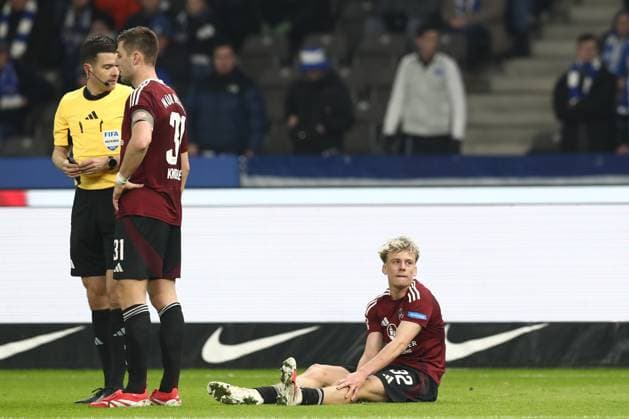 21.02.2025, xtgx, Fussball - 2.Bundesliga, Hertha BSC Berlin - 1.FC Nuernberg emspor, v.l. Tim Janisch (Nuernberg, 32) enttaeuscht, schaut enttaeuscht, niedergeschlagen, disappointed (DFL DFB REGULATIONS PROHIBIT ANY USE OF PHOTOGRAPHS as IMAGE SEQUENCES and or QUASI-VIDEO) Berlin