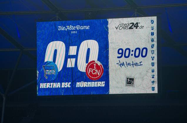 Fussball, Herren, Saison 2024 2025, 2. Bundesliga (23. Spieltag), Hertha BSC - 1. FC Nürnberg, Anzeigetafel mit 0:0-Endstand, 21.02. 2025,