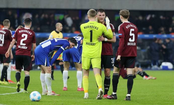 Torwart Jan Reichert, Tim Janisch, Tim Drexler nach Spielende Fußball Fussball DFL 2.Bundesliga Herren 23. Spieltag Saison 2024 2025 21.02.2025 Hertha BSC Berlin vs. 1.FC Nürnberg FCN DFL regulations prohibit any use of photographs as image sequences and or quasi-video