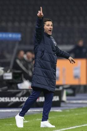 21.02.2025, xtgx, Fussball - 2.Bundesliga, Hertha BSC Berlin - 1.FC Nuernberg emspor, v.l. Stefan Leitl (Hertha, Trainer) gibt Anweisungen, gestikuliert mit den Armen, gesticulate, gives instructions (DFL DFB REGULATIONS PROHIBIT ANY USE OF PHOTOGRAPHS as IMAGE SEQUENCES and or QUASI-VIDEO) Berlin