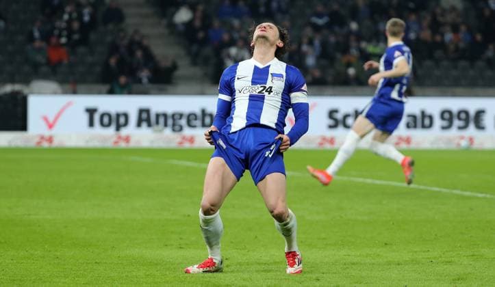 Fabian Reese enttäuscht nach vergebener Torchance Enttäuschung Emotion Fußball Fussball DFL 2.Bundesliga Herren 23. Spieltag Saison 2024 2025 21.02.2025 Hertha BSC Berlin vs. 1.FC Nürnberg FCN DFL regulations prohibit any use of photographs as image sequences and or quasi-video