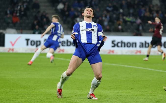 Fabian Reese enttäuscht nach vergebener Torchance Enttäuschung Emotion Fußball Fussball DFL 2.Bundesliga Herren 23. Spieltag Saison 2024 2025 21.02.2025 Hertha BSC Berlin vs. 1.FC Nürnberg FCN DFL regulations prohibit any use of photographs as image sequences and or quasi-video