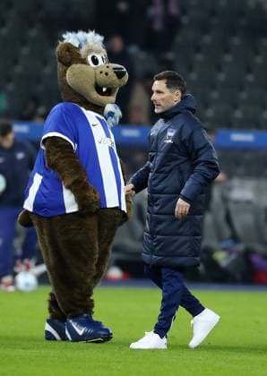 Maskottchen Herthinho, Trainer Stefan Leitl Fußball Fussball DFL 2.Bundesliga Herren 23. Spieltag Saison 2024 2025 21.02.2025 Hertha BSC Berlin vs. 1.FC Nürnberg FCN DFL regulations prohibit any use of photographs as image sequences and or quasi-video