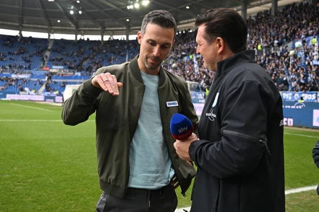 22.02.2025, xjhx, Fussball 2.Bundesliga, Karlsruher SC - 1.FC Magdeburg v.l. Trainer Christian Eichner (Karlsruher SC KSC) Trainer Coach Christian Titz (1.FC Magdeburg) (DFL DFB REGULATIONS PROHIBIT ANY USE OF PHOTOGRAPHS as IMAGE SEQUENCES and or QUASI-VIDEO) Karlsruhe
