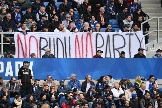 22.02.2025, xjhx, Fussball 2.Bundesliga, Karlsruher SC - 1.FC Magdeburg v.l. Spruchband Fans vom Karlsruher SC Budu Zivzivadze No Budu no party (DFL DFB REGULATIONS PROHIBIT ANY USE OF PHOTOGRAPHS as IMAGE SEQUENCES and or QUASI-VIDEO) Karlsruhe
