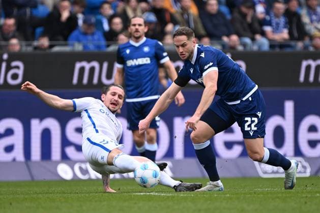 22.02.2025, xjhx, Fussball 2.Bundesliga, Karlsruher SC - 1.FC Magdeburg v.l. Baris Atik (1.FC Magdeburg) Christoph Kobald (Karlsruher SC KSC) Zweikampf, Aktion, action, battle for the ball (DFL DFB REGULATIONS PROHIBIT ANY USE OF PHOTOGRAPHS as IMAGE SEQUENCES and or QUASI-VIDEO) Karlsruhe