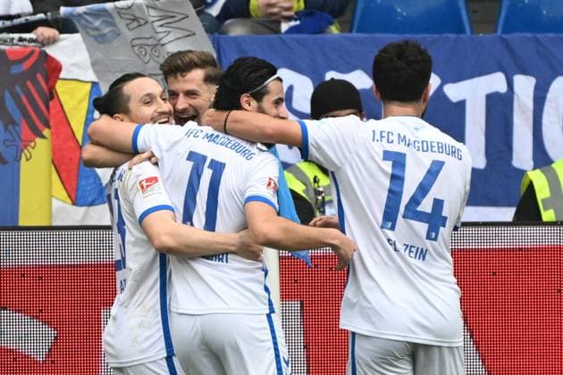 22.02.2025, xjhx, Fussball 2.Bundesliga, Karlsruher SC - 1.FC Magdeburg v.l. Torjubel nach dem Tor zum celebrating the goal celebrate 0:1 durch Baris Atik (1.FC Magdeburg) (DFL DFB REGULATIONS PROHIBIT ANY USE OF PHOTOGRAPHS as IMAGE SEQUENCES and or QUASI-VIDEO) Karlsruhe