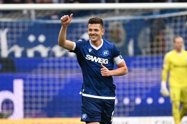 22.02.2025, xjhx, Fussball 2.Bundesliga, Karlsruher SC - 1.FC Magdeburg v.l. Torjubel nach dem Tor zum celebrating the goal celebrate 3:1 durch Marvin Wanitzek (Karlsruher SC KSC) (DFL DFB REGULATIONS PROHIBIT ANY USE OF PHOTOGRAPHS as IMAGE SEQUENCES and or QUASI-VIDEO) Karlsruhe