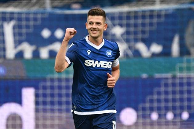 22.02.2025, xjhx, Fussball 2.Bundesliga, Karlsruher SC - 1.FC Magdeburg v.l. Torjubel nach dem Tor zum celebrating the goal celebrate 3:1 durch Marvin Wanitzek (Karlsruher SC KSC) (DFL DFB REGULATIONS PROHIBIT ANY USE OF PHOTOGRAPHS as IMAGE SEQUENCES and or QUASI-VIDEO) Karlsruhe